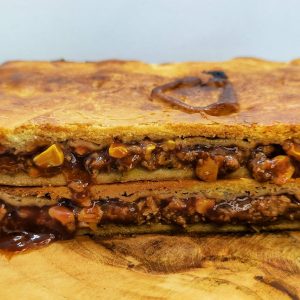 Foto detalle de una empanadas barbacoa recién hecha en Domus Panis